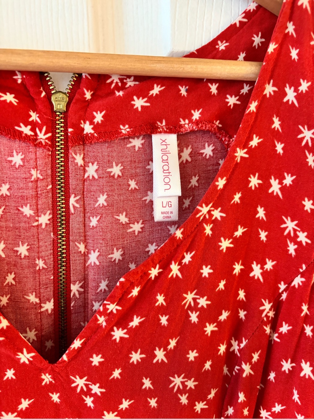 Red Sleeveless V-Neck Star Print Dress with POCKETS - Picture 2 of 5